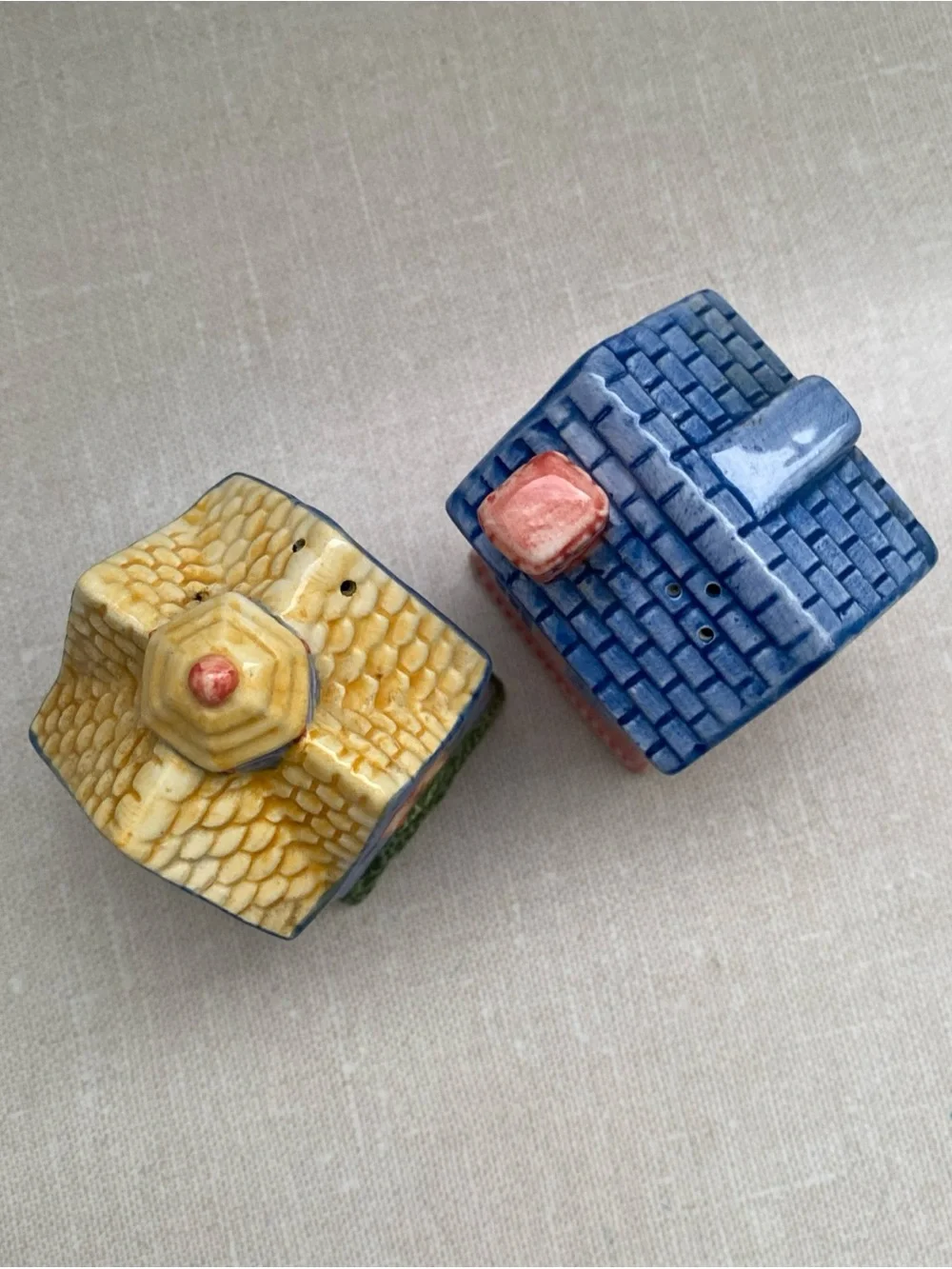 Avon VTG Cottage Collection House Salt and Pepper Shakers Set – 1997 Ceramic